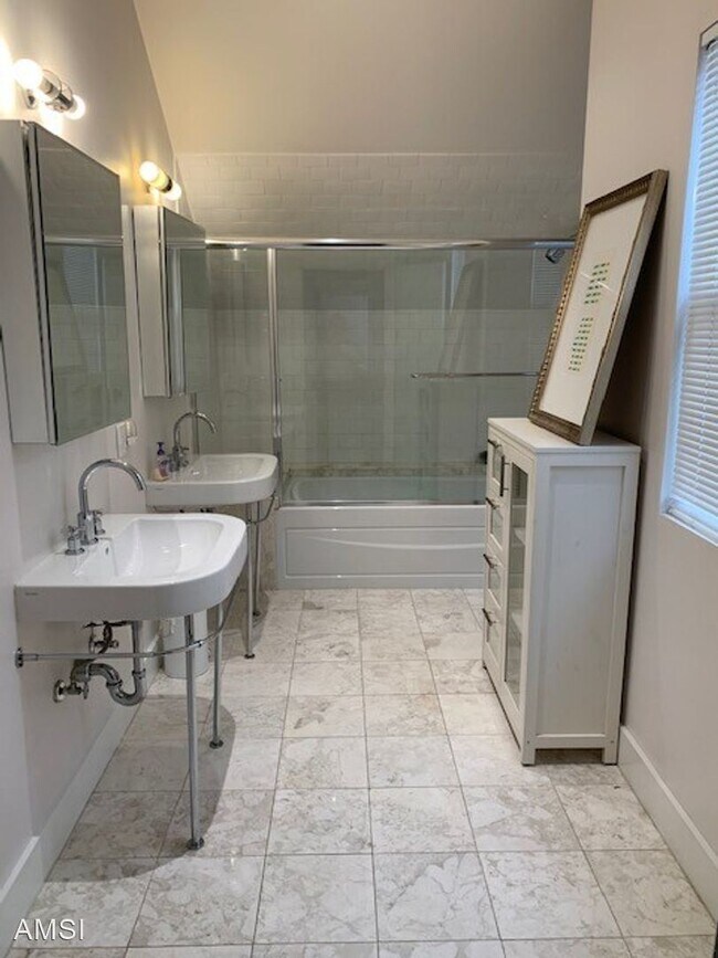 Foto del edificio - 4 br, 2 bath House - 956 Ellis Street