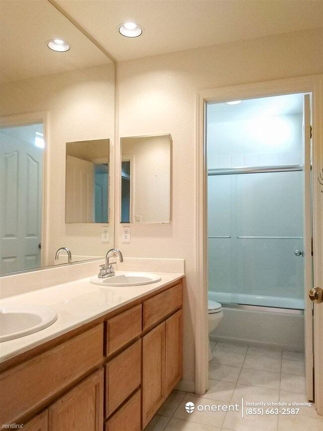 Building Photo - 5 br, 2.5 bath House - 2117 Spruce Way -