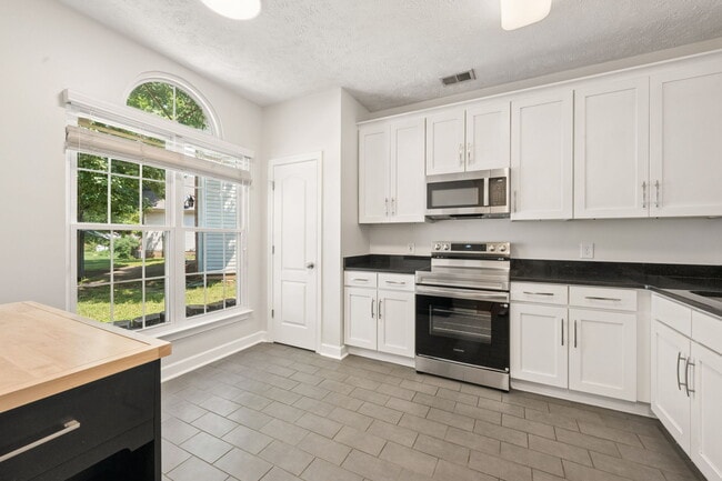 Building Photo - 2741 Rosedale Pl