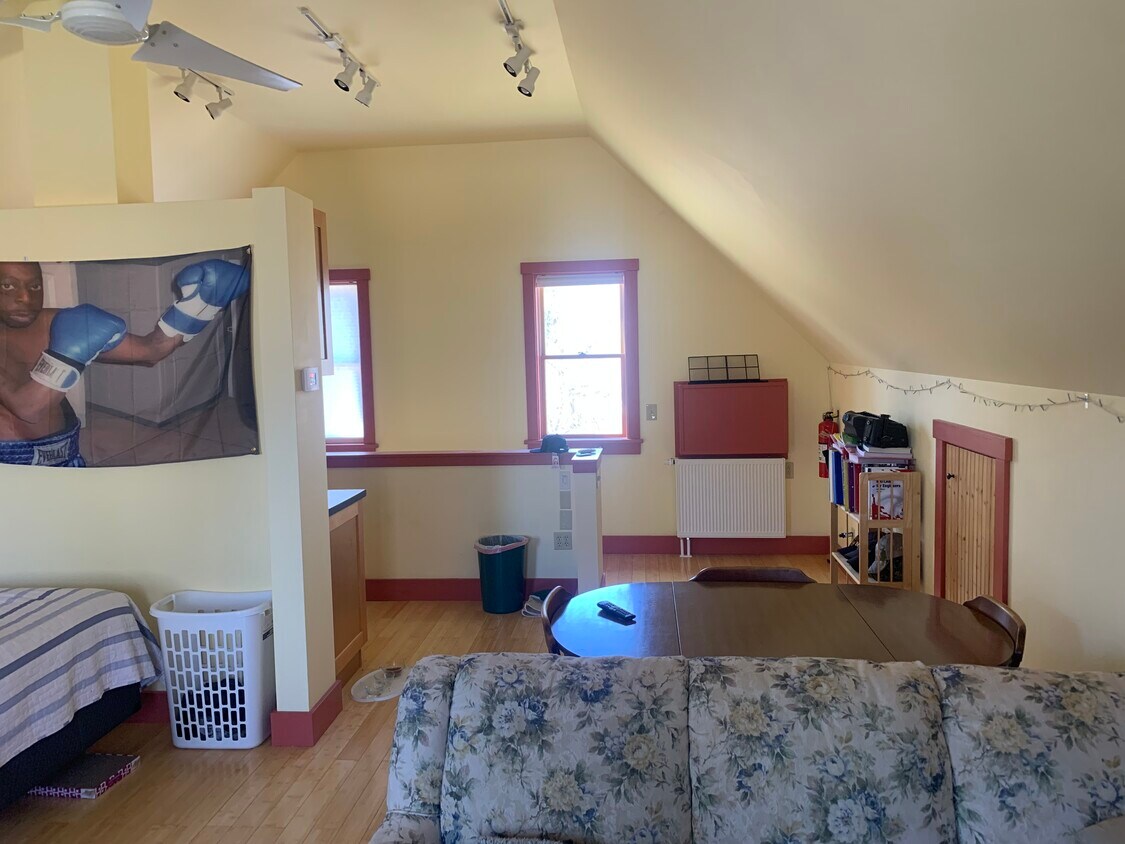 Primary Photo - 67 Pine St