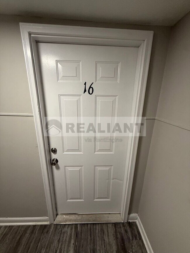Foto del edificio - 2082 Fairmont Ct