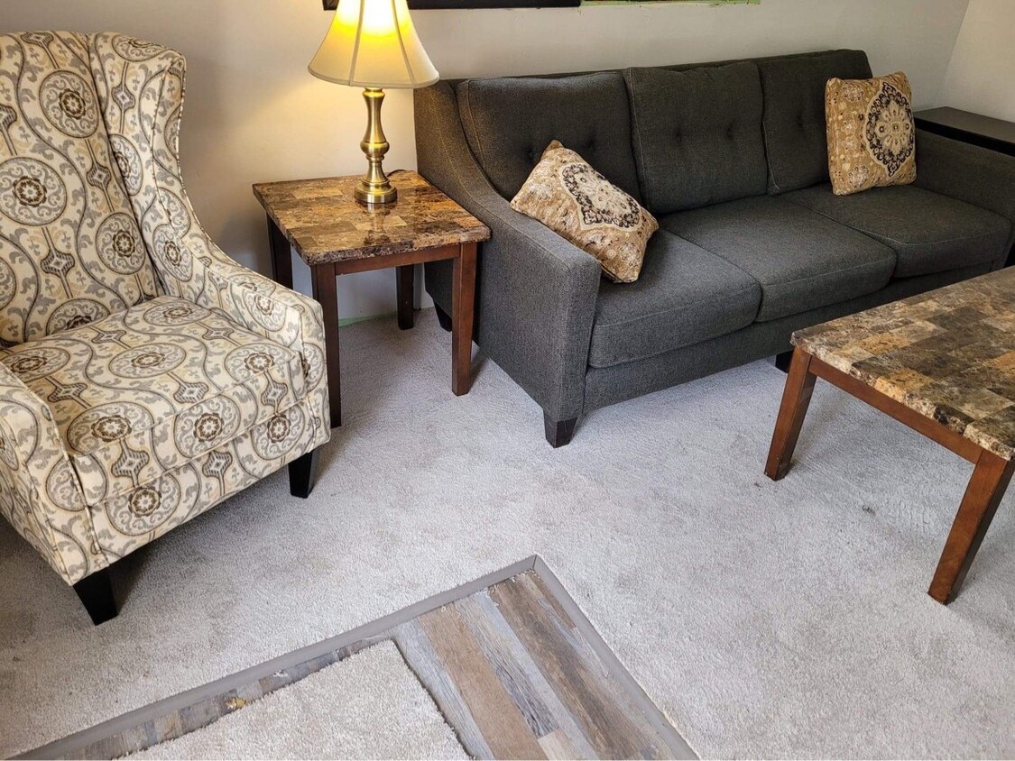 Fully furnished unit - 13140 Old Jamestown Rd