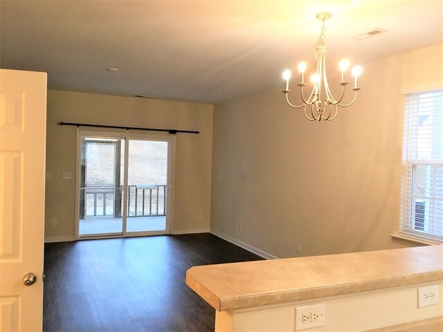 Building Photo - 144 Buchanan Lane