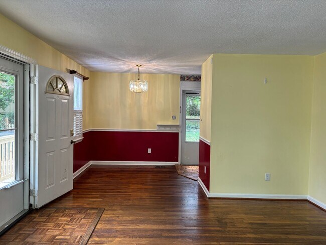 Building Photo - Beautiful Home with Great location