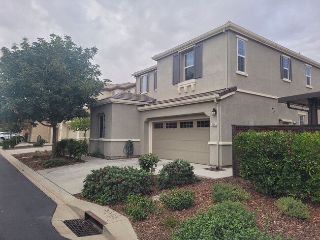 Foto del edificio - Woodcreek Oaks area home in Oakbriar gated...