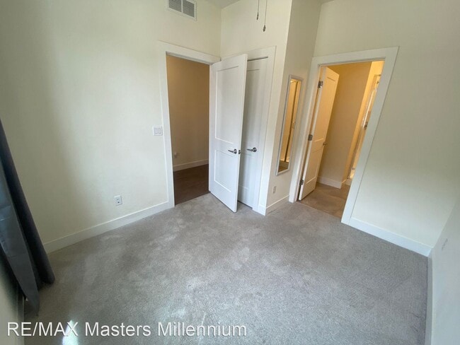 Building Photo - 3 br, 3.5 bath House - 1056 Navajo St