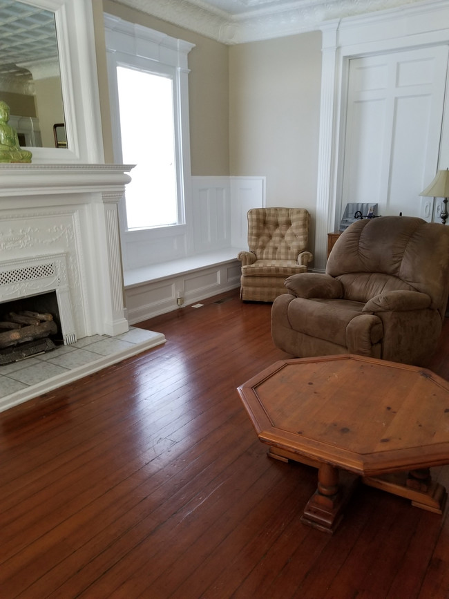 Living Room - 529 Leighton Ave