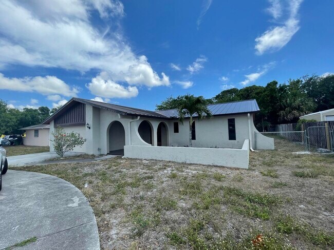 Building Photo - 414 SE Port St Lucie Blvd
