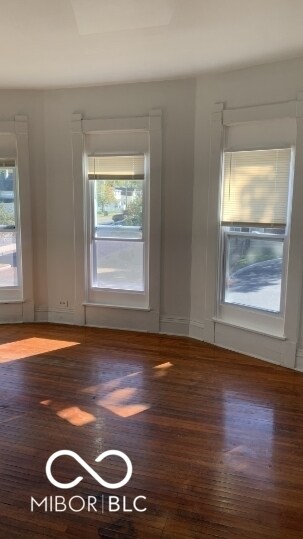 Building Photo - 318 S Green St