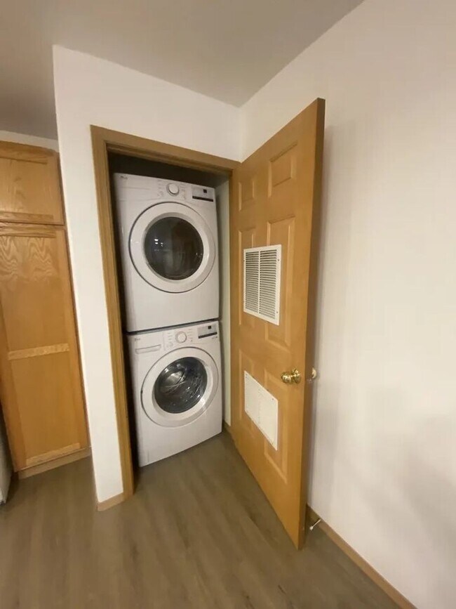 Foto del edificio - 2 Bedroom, 1 Bathroom in Southwest Anchorage.