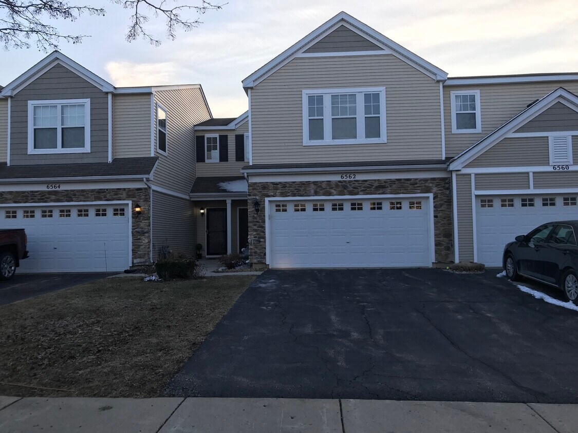 6562 Marble Ln, Carpentersville, IL 60110 Townhome Rentals in