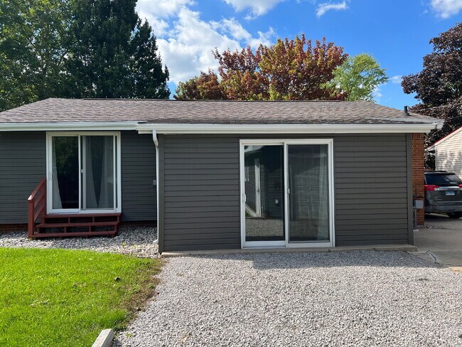 Foto del edificio - Charming 3-Bed Home - $2000/ month