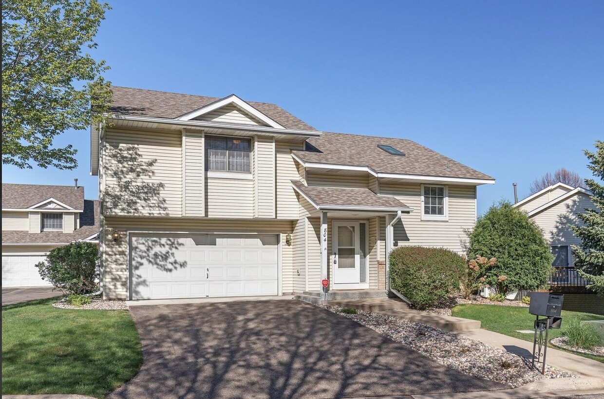 Foto principal - 804 Wescott Sq