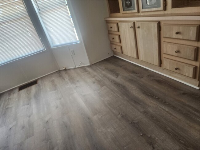 Building Photo - 691 Church St