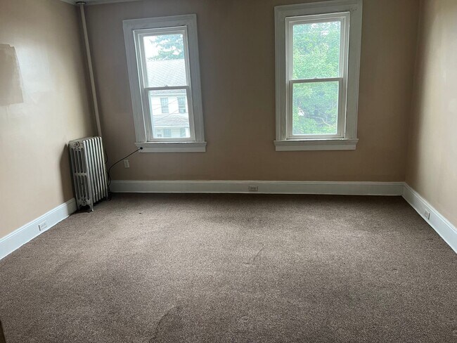 Building Photo - 329/331 N Lincoln