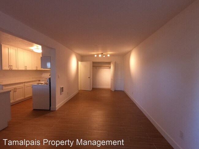 Foto del edificio - Studio, 1 bath House - 121 Grove Ave, #5
