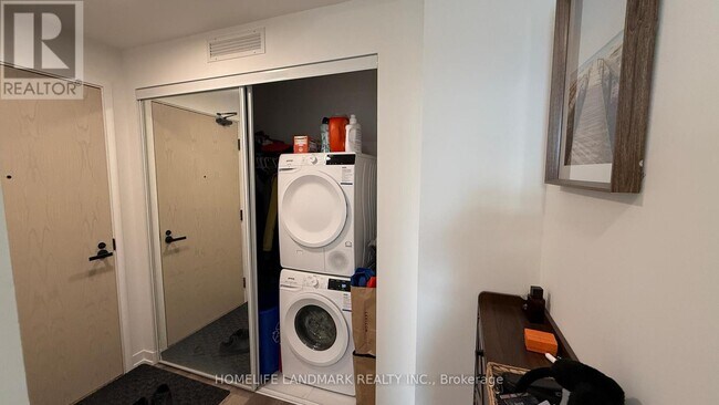 Building Photo - 225 Commerce St