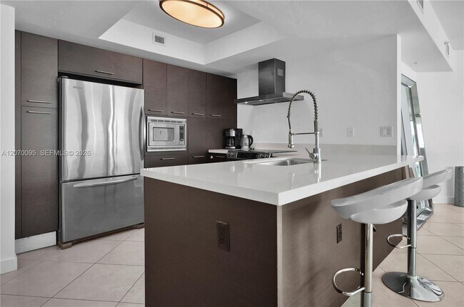 Foto del edificio - 250 Sunny Isles Blvd