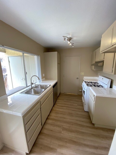 Foto del edificio - 7327 Unicorn Cir
