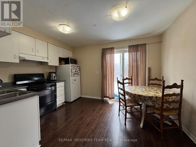 Building Photo - 308 Oakdale Ave