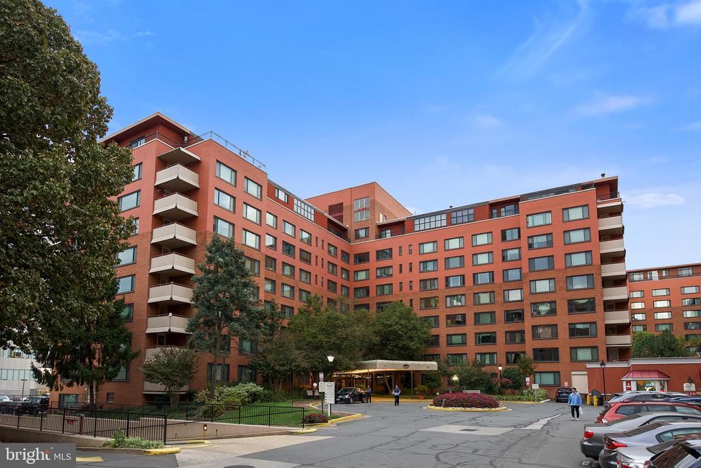 Primary Photo - 1021 Arlington Blvd