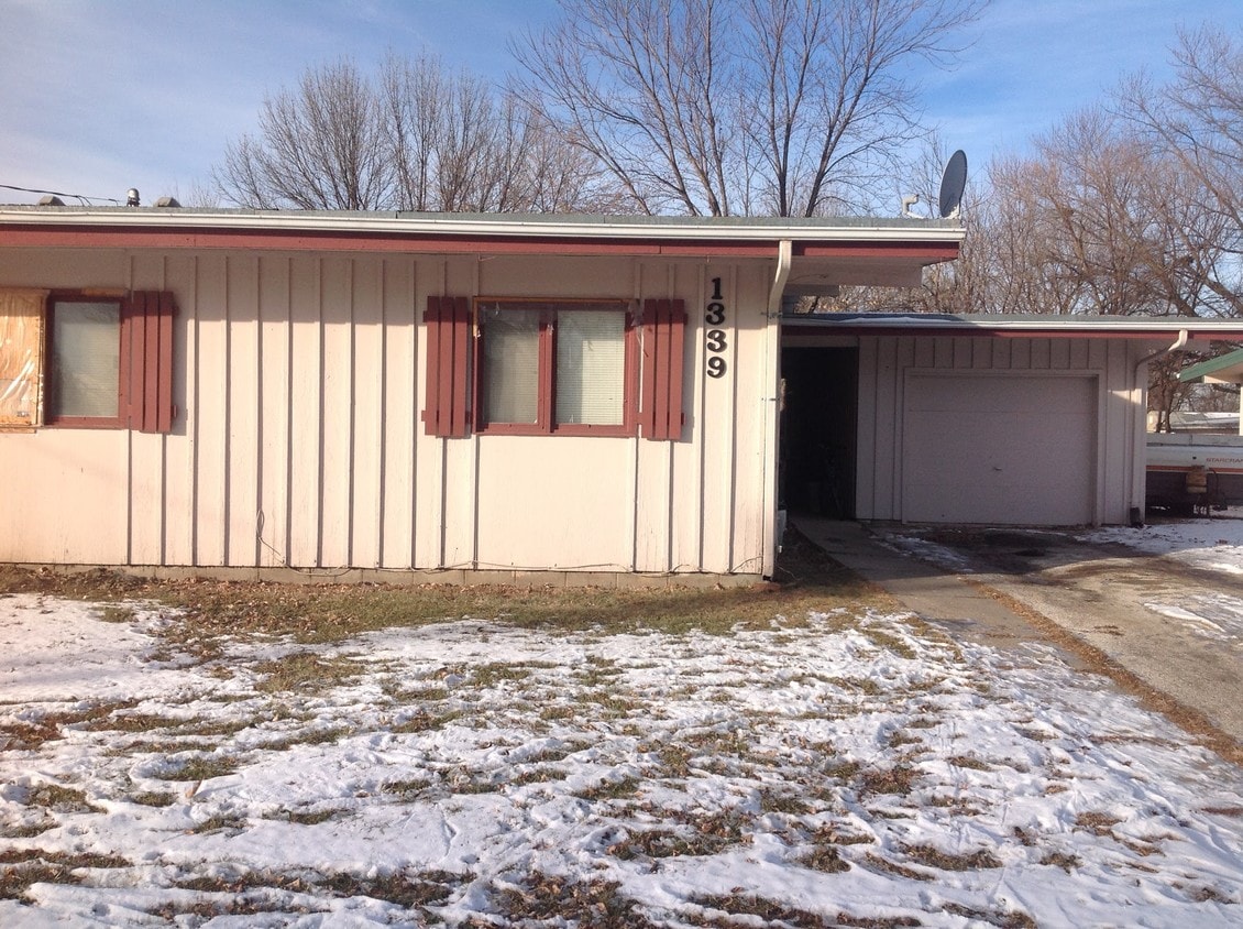 1466 Vandenberg Cir W, Sergeant Bluff, IA 51054 Townhome Rentals in