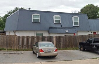 Building Photo - 7202 Twin Crest Dr