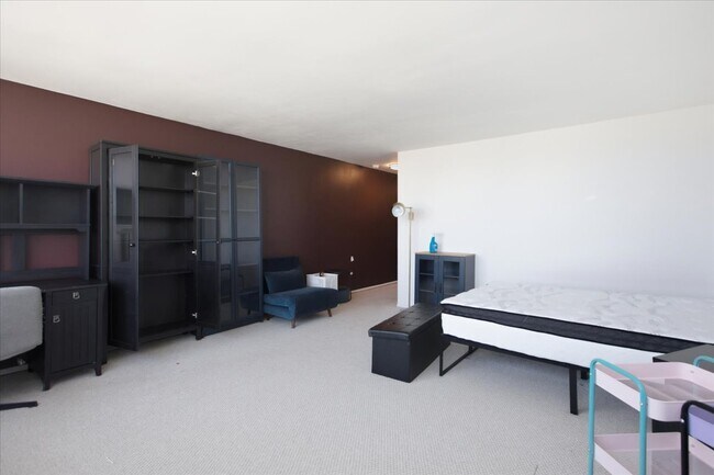 Foto del edificio - 1700 E 56th St