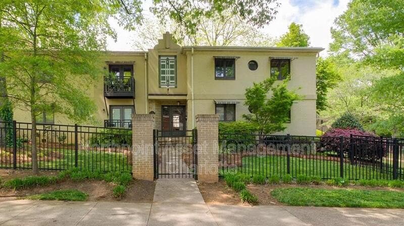 Primary Photo - 207 N Dotger Ave