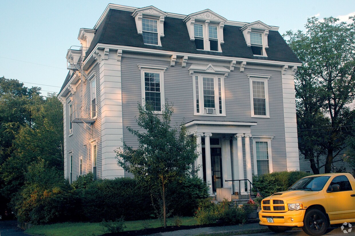 Foto del edificio - 12 Walnut St