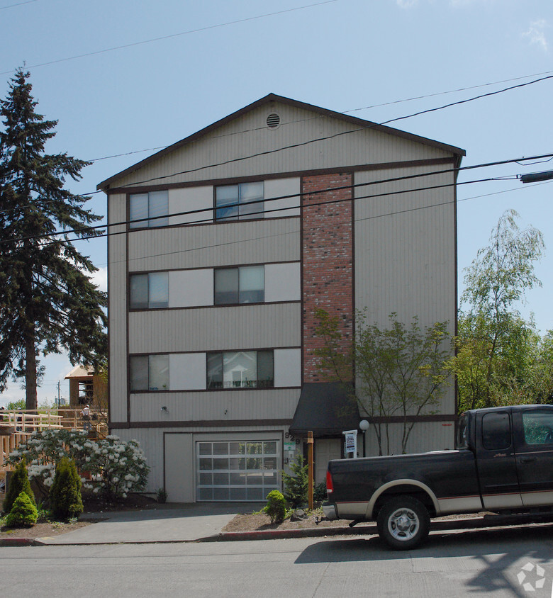 Building Photo - 929 N 98th St