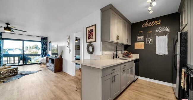 Foto del edificio - 7742 Redlands St