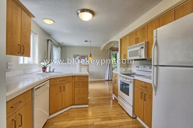 Building Photo - 3 Bed, 2.5 Bath Home in Beaverton near Wes...