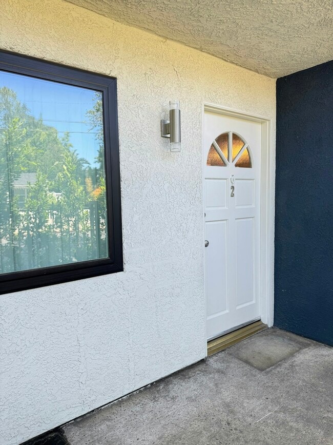 Building Photo - 5500 Vesper Ave