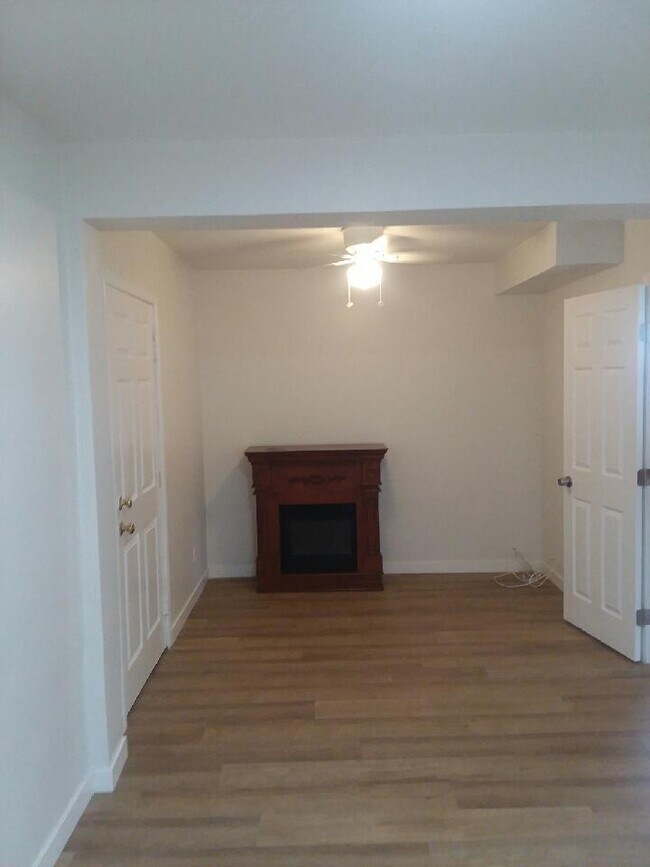 Bedroom - 6932 1/2 Amherst St