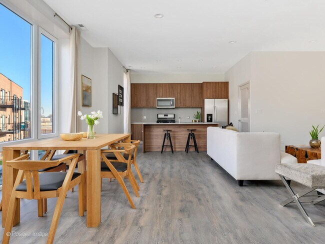 Building Photo - 6537 W Dickens Ave