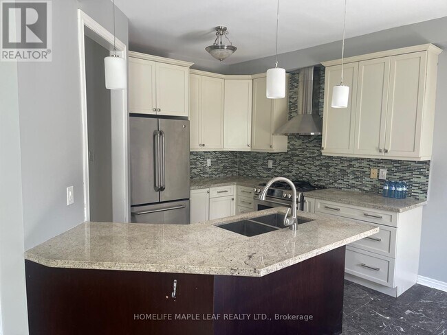Building Photo - 51 Redfinch Crescent