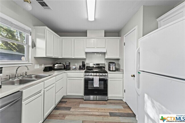 Foto del edificio - 9000 Wellesley Dr