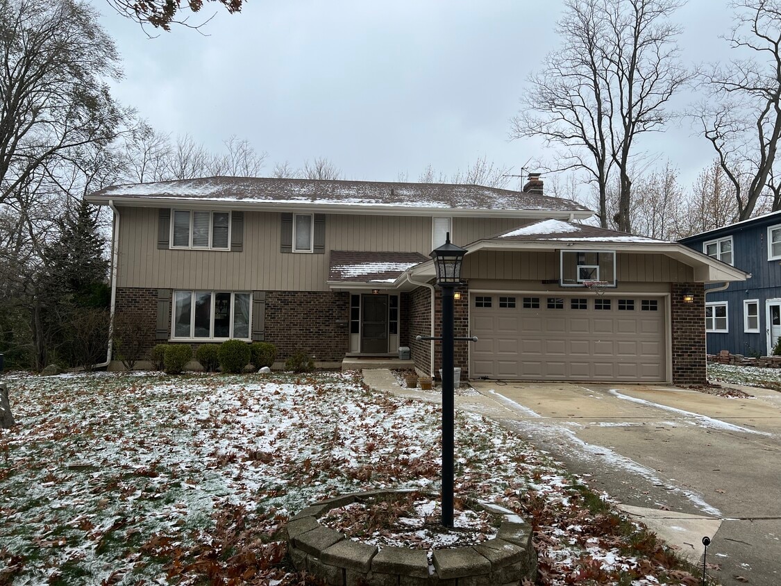 1070 Black Oak Dr, Downers Grove, IL 60515 House Rental in Downers