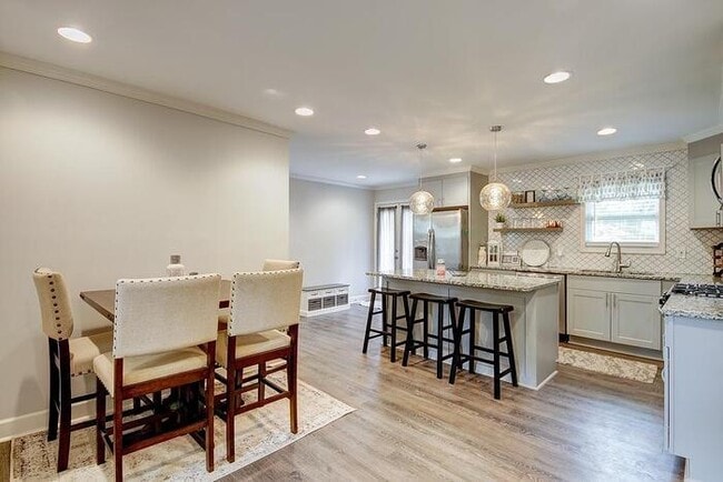 Building Photo - House 3 bed, 2 bath