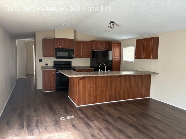 Building Photo - 3831 SW South Park Ave