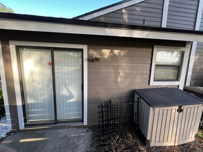 Foto del edificio - 8343 Westover Ct