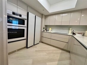 Building Photo - 16699 Collins Ave