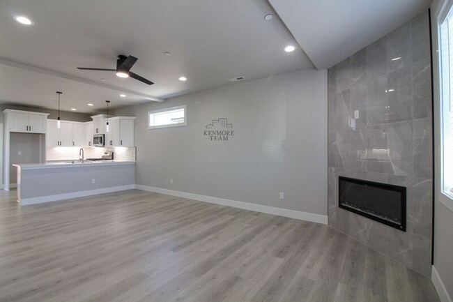 Building Photo - 743 Rio Vista Loop