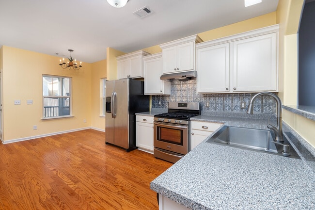 Foto del edificio - 2437 A Duxbury Dr