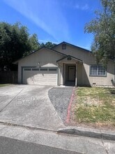 Building Photo - 956 Kenmore Ln