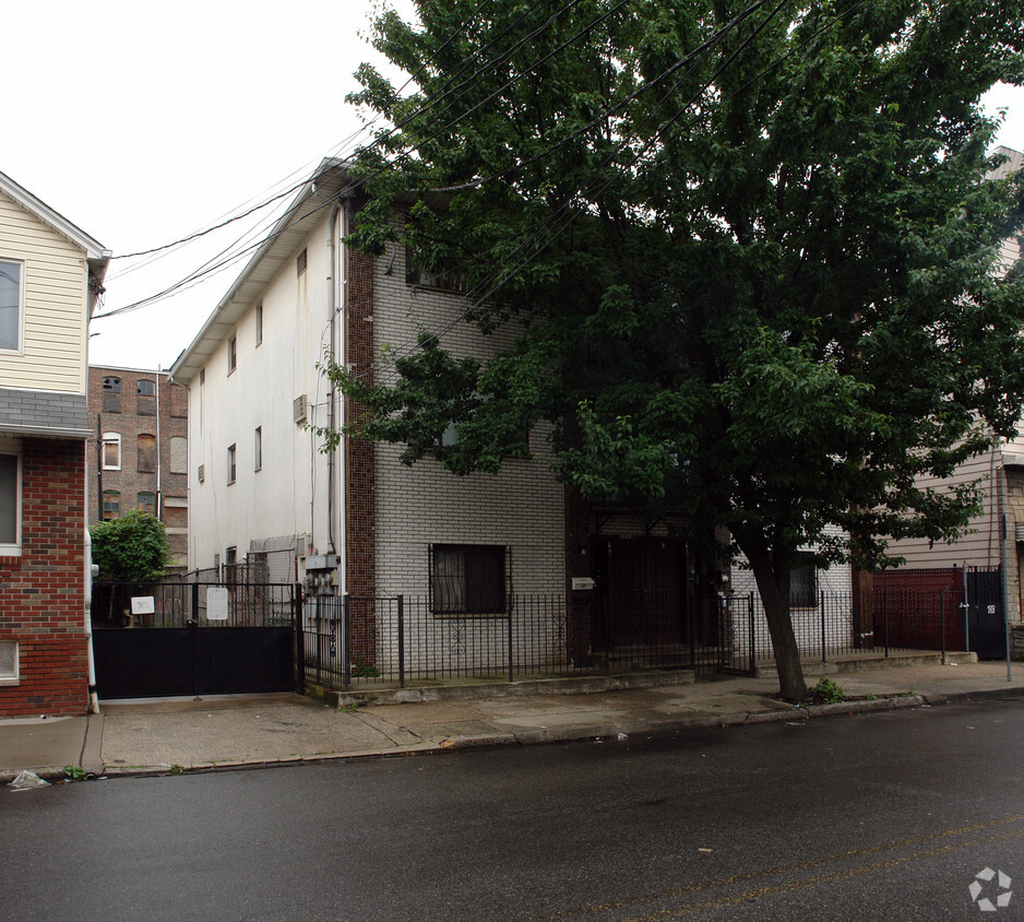 Building Photo - 184-186 Pacific St