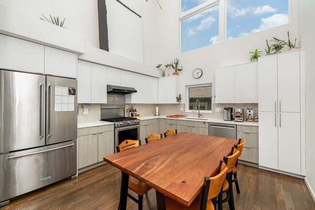 Foto del edificio - Modern Ballard Townhome | 2 Bed + 2.5 | 1,343 Sq Ft | 1-Car Garage