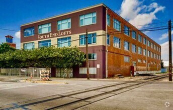 Building Photo - 1331 S Flores St