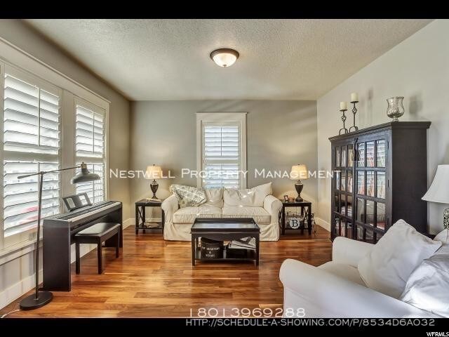 Building Photo - Amazing 6 bed Daybreak Home